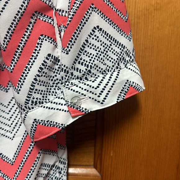 IZ Byer women’s Blouse with a salmon white and black zigzag pattern size xl - Picture 7 of 7